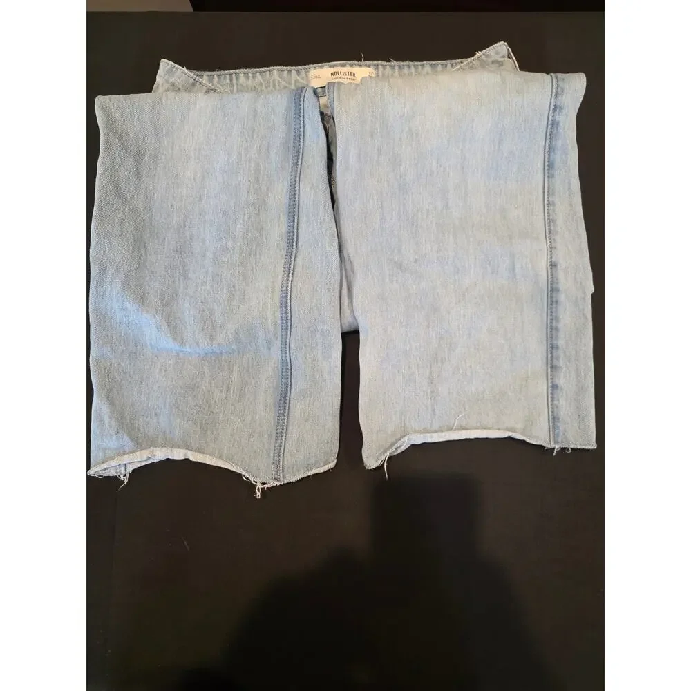 Hollister size 4 Girls Jeans.